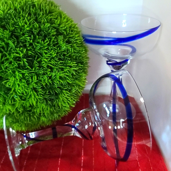 MARGARITA LARGE GLASSES set of 2 EUC; Colbalt Blue color is spun through glasses - Picture 1 of 6